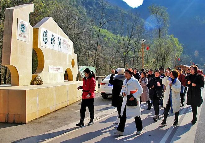 恩施地心谷迎來利川騰龍洞景區考察團