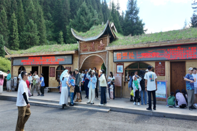 暑期黃龍景區牟尼溝二道海迎旅游高峰，精細化管理與服務保障游客體驗